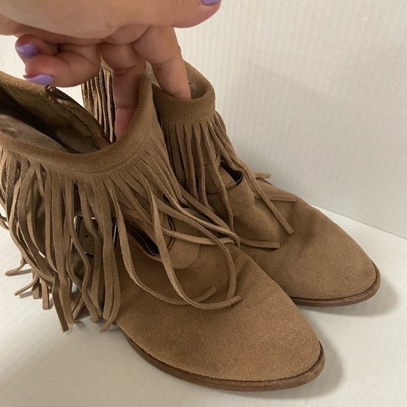 Bcbg Generation fringe festival boots. Tan women size 7.5 - Picture 1 of 9